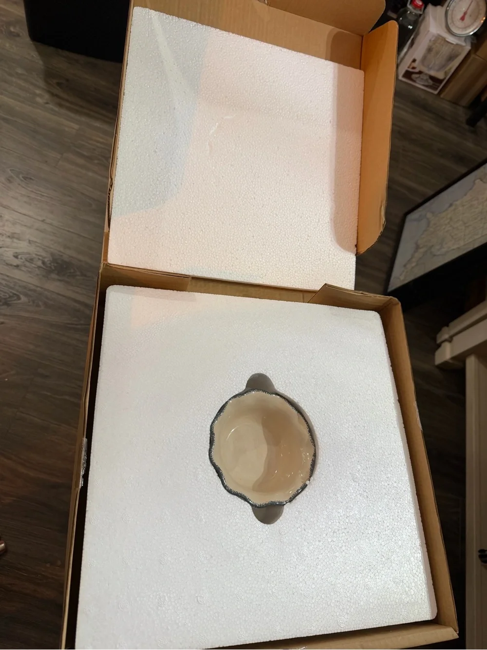 Cream Fruit Motif Scalloped Serving Platter and Bowl Set